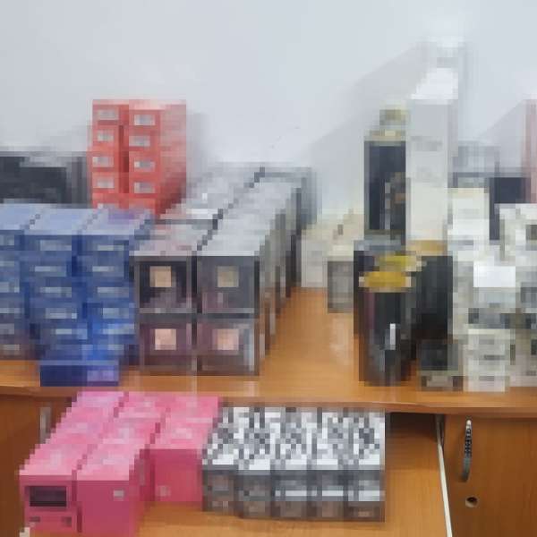 Acțiune „BLITZ” la Giurgiu - Peste 780 de produse contrafăcute, depistate de poliţiştii de frontieră într-un autocar